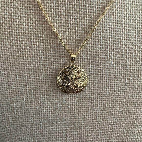 Beautiful 14k Gold Sand Dollar Pendant w/14k Gold Chain - 18” Necklace - Picture 2 of 8